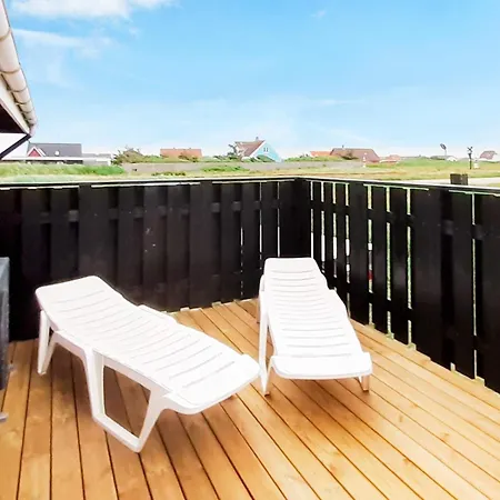 8 Person In Harboore-by Traum